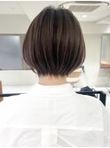 【立体感ハイライト×丸みショートボブ】