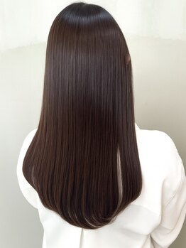 指通りなめらか！Tetoの髪質改善矯正はふんわり柔らかく、ツヤやかな仕上がりです☆