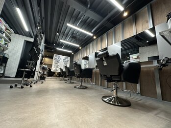 リレーションメンズヘアー(RELATION MEN'S HAIR)の写真/【なんば駅５分】仕事帰りにも通いやすい。トレンドを抑えたONもOFFもキマるスタイルをご提案