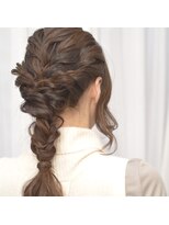 サロンドカーロ(SALON’ DE CARO)&nbsp;編み込みダウンアレンジ