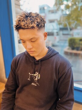フォーコーナーズカットショップフェイビーズ 名古屋西(FourCornersCutShop favey's) フェード　スキンフェード　ツイストパーマ　スパイラルパーマ
