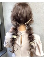 ツイン編みおろし　ゆるふわ　ヘアセット　可愛い