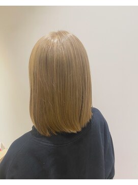 ニシオギ ヴォイス 西荻窪店(nishiogi voice) 10代20代30代のケアブリーチ 切りっぱなしボブ