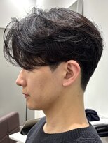 カルム(kalm)&nbsp;メンズセンターパートウルフセンターパートニュアンスパーマ襟足