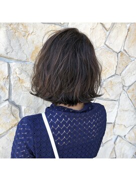 ヘアメイク ヴァロ(Hair Make VaLo) ボブ＋ベージュシルバー