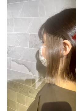 ジル アンク(Jill ankh) 《Jill ankh姫路駅前》インナーカラー　シルバーグレイ　ボブ