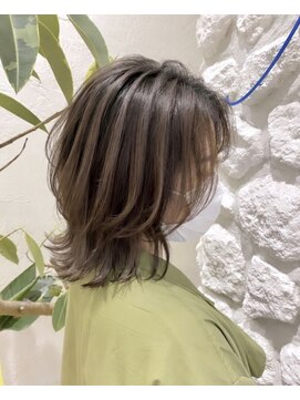 モアナバイヘッドライト 曽根店(Moana by HEADLIGHT) Moana#ウルフカット#ハイライト#ミディアム