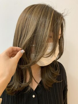 ノルン バイ シェリッシュ(Norn by sheriche) オリーブカラー×ハイライト