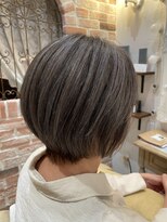 ヴィアンカ(Vianca)&nbsp;シルバーグレージュ系×白髪ぼかしハイライト