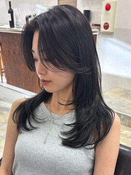 イル 大阪淀屋橋(i'll) 毛流れレイヤー艶髪ロングスタイル