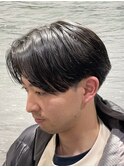 毛流れセンターパートツーブロックアップバングマッシュ