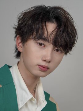 オーシャントーキョーオーバー 渋谷(OCEAN TOKYO OVER) 波巻き束感ショートツーブロックマッシュアップバングコンマヘア