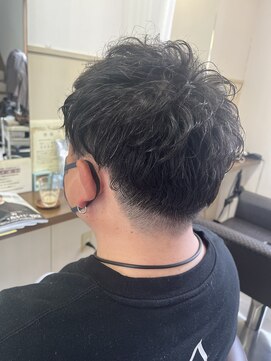 コアフィールフィス(COIFFURE fils) 《見附　今町》メンズ　刈り上げショート　パーマスタイル