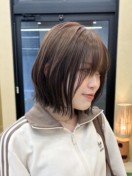 スニュウ(snuw) (snuw_hotaru)切りっぱなしボブくびれヘアグレージュオリーブ
