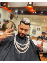 キングコング バーバーショップ バイ アルバレス(KING KONG BARBERSHOP by ALVAREZ)&nbsp;メンズカット+ブリーチ/スキンフェード/小手指/所沢市/入間