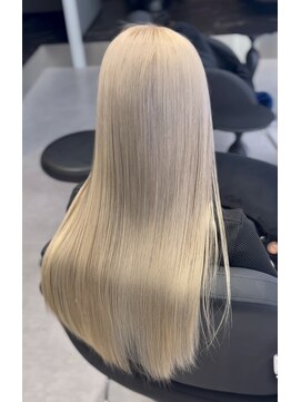 アルドーレフィエロ シンサイバシ(Ardore fiero shinsaibashi) ホワイトブロンド　ミルクティー ケアブリーチ　20代