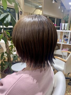 アイズヌーボー(I's NUBOU) 外ハネショートボブ