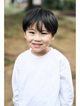 ヨナサン(Yona Saint) 子供に優しいカットとスタイリング。