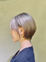 クロワ ドゥ(croix deux)&nbsp;【ブリーチ】ショートボブ×シルバーカラー