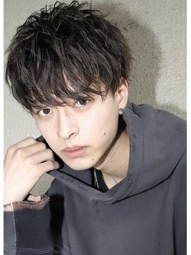 ネイビー(NAVY) 窪田正孝 髪型 脱力束感×カリアゲマッシュ ツーブロック