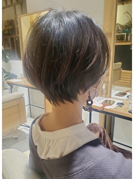 ヘアリゾート粋 リマ 銀座店(lima) 後頭部ふんわり、大人丸みショート