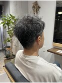 グレイヘアのメンズショート