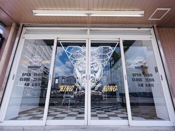 キングコング バーバーショップ バイ アルバレス(KING KONG BARBERSHOP by ALVAREZ)の写真/【朝11時～夜21時営業】仕事帰りにもご来店可能！所沢エリアで21時迄営業の数少ないメンズサロン