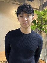 キュー(Cue_) スペインカールメンズカットパーマツーブロック刈り上げ/表参道