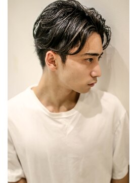 トルネード(TORNADO) 外国人風ハイライト アップバングセンターパート ソフト刈り上げ