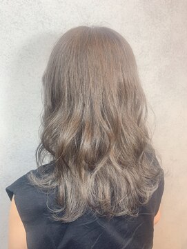 ヘアサロンM 新宿 シルバーベージュ