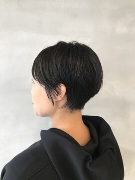 ハレ(hale) ダークな大人ショート