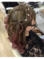 ヘアアンドメイク ゼン ヨコハマ(Hair&Make ZEN YOKOHAMA)&nbsp;編み込みカチューシャとリボンのハーフツイン