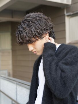 フィフス 天神大名(fifth) センターパートツイストスパイラルパーマツーブロックメンズヘア