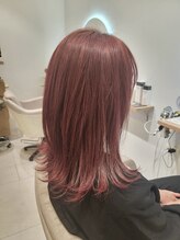 チェルシーヘアーデザイン(Chelsea hair design) ピンクブラウン｜ハイトーンカラー｜外ハネミディアム｜