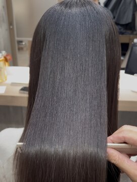 アリアバイエクラート 新宿南口店(ARiA by ECLART) 半年後のリタッチ縮毛矯正でも綺麗に繋がれます!