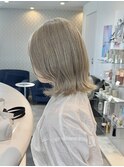 シルバーベージュハイトーンカラー切りっぱなしボブ
