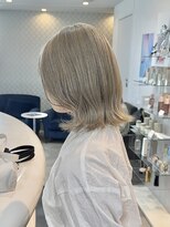 エアー 青山(AIR)&nbsp;シルバーベージュハイトーンカラー切りっぱなしボブ