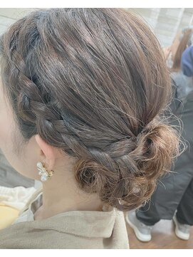 ヘアー バイ ミーズ(hair by Mii’s) 編み込みシニヨン