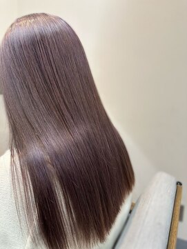 エミュー(emue) 20代30代40代髪質改善トリートメント艶感ストレート透明感ロング