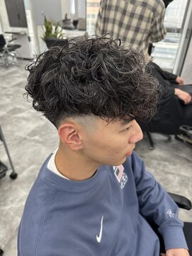 オム ブランシェ(HOMME BLANCHE’) 【AOI】サイドスッキリめスペインカール