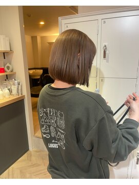 ニール(Neale.) 切りっぱなしボブ12.03オリーブグレー