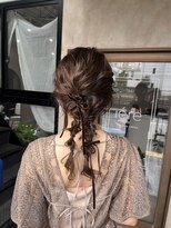 エラ(ere)&nbsp;結婚式ヘアセット　編み下ろしツインミディアムセット　アレンジ