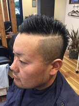 シンズバーバー(SIN'S BARBER) ツーブロスタイル。トップはバックorサイドバックスタイル