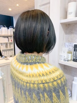 キャアリー(Caary) 福山市美容室Caary人気 ショート暗髪ツヤ襟足スッキリ丸みボブ
