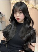 韓国ヘアロングレイヤーカットくびれヘア顔周りカット暗髪原宿