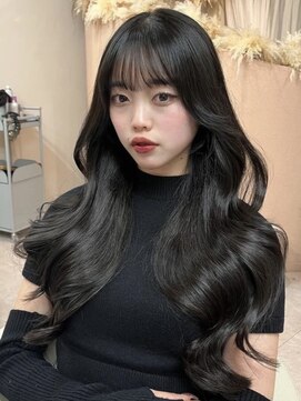 ユニ 原宿(uni) 韓国ヘアロングレイヤーカットくびれヘア顔周りカット暗髪原宿