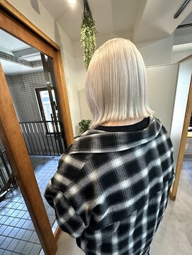 コス(KOS) 外ハネボブ×ホワイトカラー