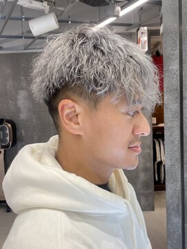 ピークアブー 原宿ハラカド(PEEK-A-BOO) ホワイトシルバーヘアケアブリーチパーマベリーショート