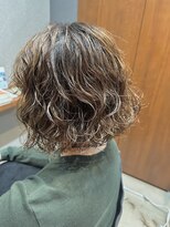 アハト(acht) curly bob