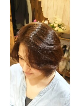 ホリデイ ヘアー(HORIDAY HAIR) かき上げ美髪ボブ